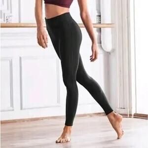 Athleta Chaturanga High Rise 7/8 Tight Black Ribbed Leggings Pockets Size Small